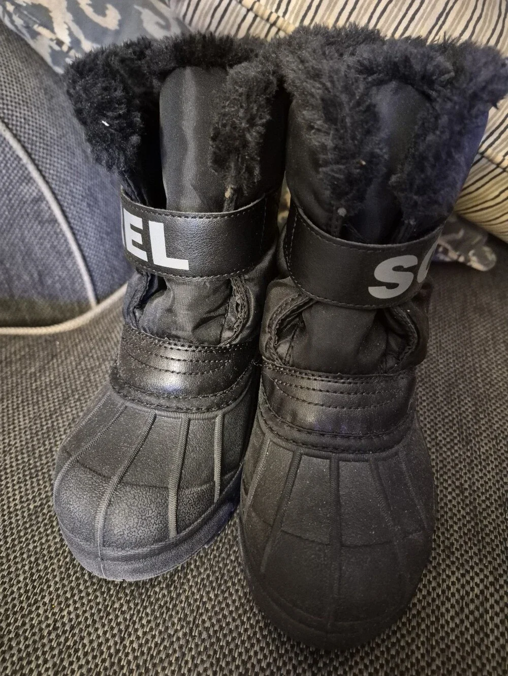 Size 13 Sorel Black Kids Winter Boot with Faux Fur Cuff
